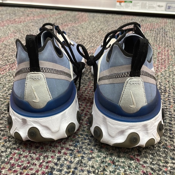 Nike - Picture 5 of 7